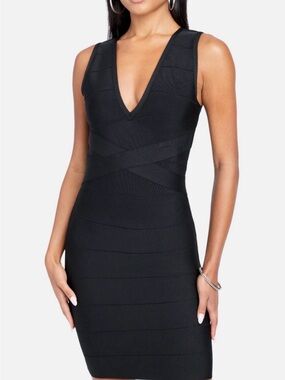 bebe Black V-Neck Sleeveless Mini Sheath Dress